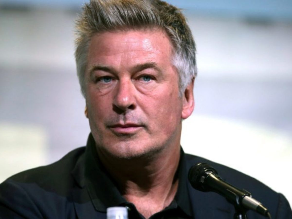 alec baldwin wife daughter brothers children family net worth height networth height salary alec baldwin wife daughter brothers children family net worth height networth height salary