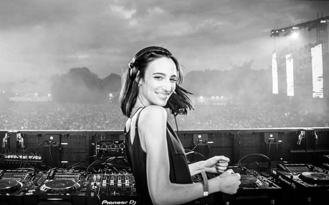 Amelie Lens Biography Family Facts About The Belgian Dj Networth Height Salary