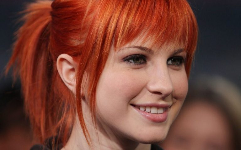 hayley-williams-net-worth-age-height-husband-and-other-facts