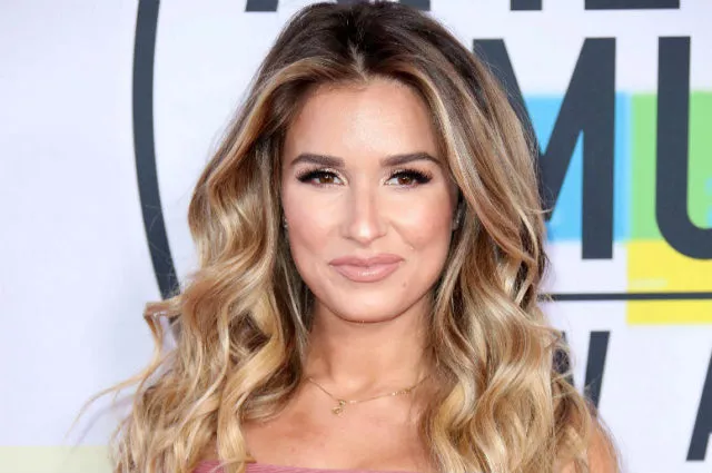 Jessie James Decker – Age, Net Worth and Family Life - Networth Height ...