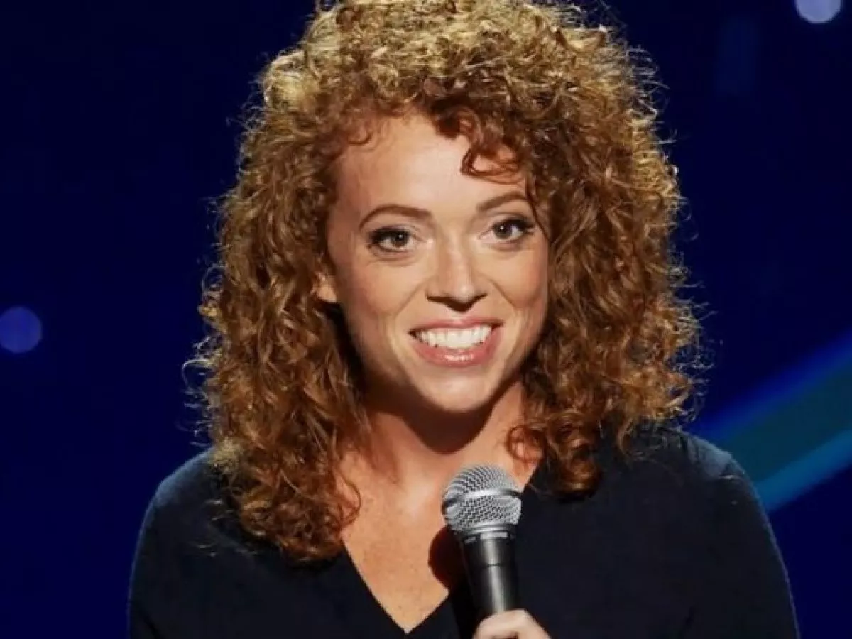 Michelle Wolf Body Measurement, Bikini, Bra Sizes, Height, Weight ...