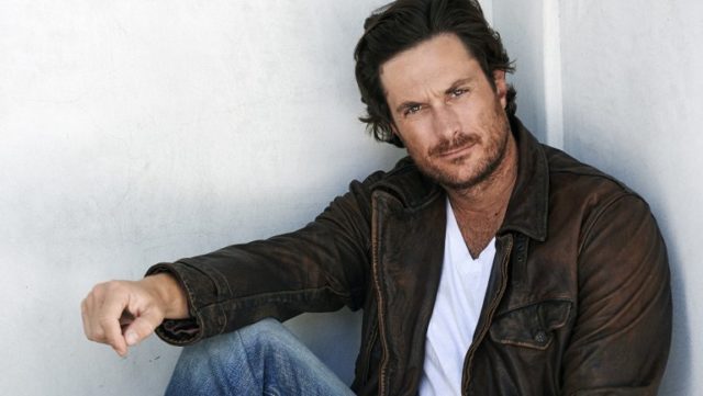 Oliver Hudson – Bio, Wife, Parents – Bill Hudson and Goldie Hawn, Net ...