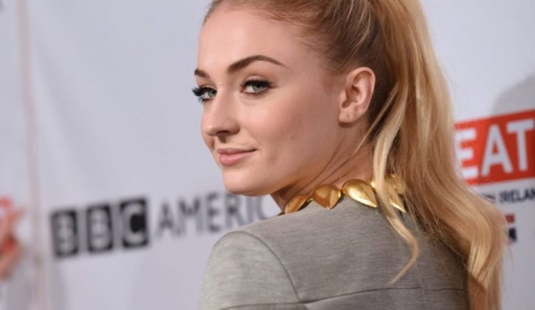 Sophie Turner Height, Wiki, Feet, Net Worth, Dating, Boyfriend