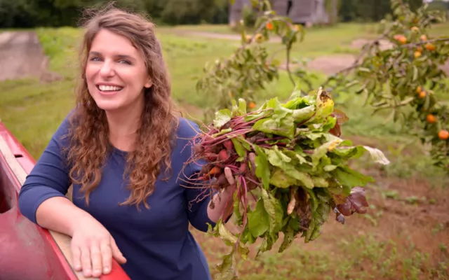 Vivian Howard – Bio, Age, Sisters, Husband, Parents, Family, Net Worth ...