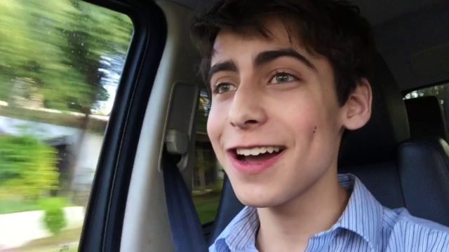 Who Is Aidan Gallagher, The Actor Who Plays Number 5 In ...