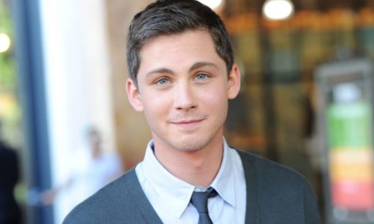 Who Is Logan Lerman The Girlfriend Net Worth Is He Gay Networth Height Salary