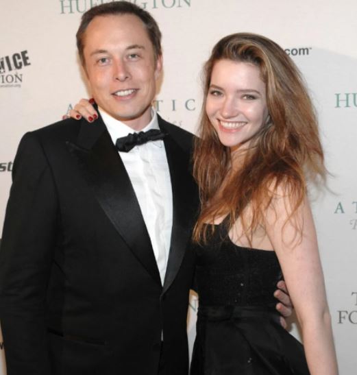 Parents Elon Musk and Justine Wilson Musk (source Vizaca)